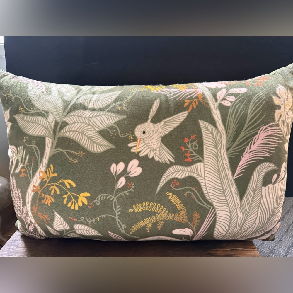 Lnwot Green Floral Accent Pillow w hummingbird. Green, 100% polyester. Soft.